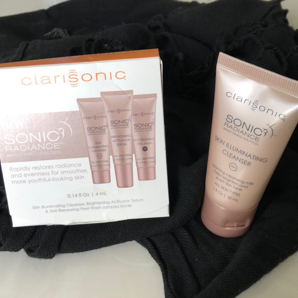 Skin illuminating cleanser
